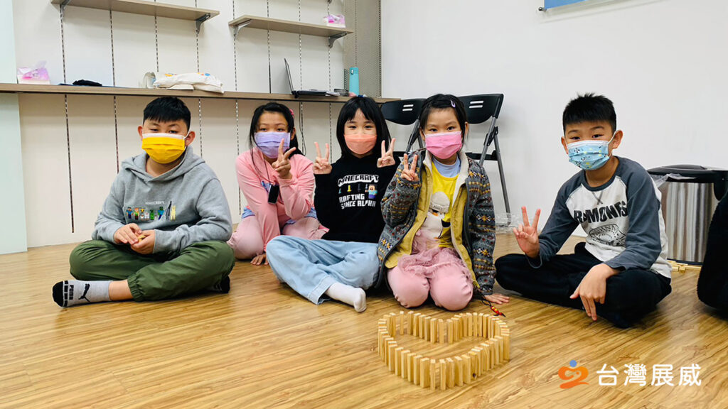 覺知素養教育學習方式國小冬令營-團隊合作