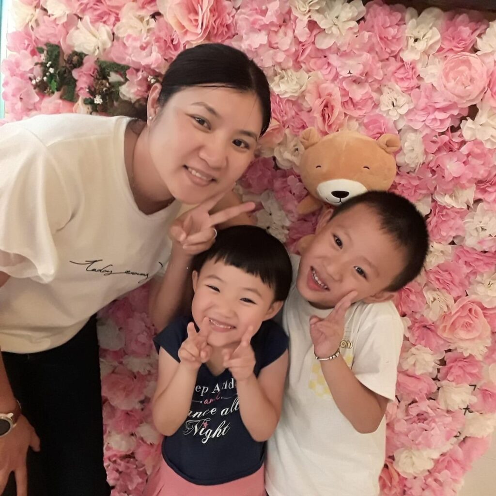 藤瀚與與媽媽、妹妹的溫馨合影